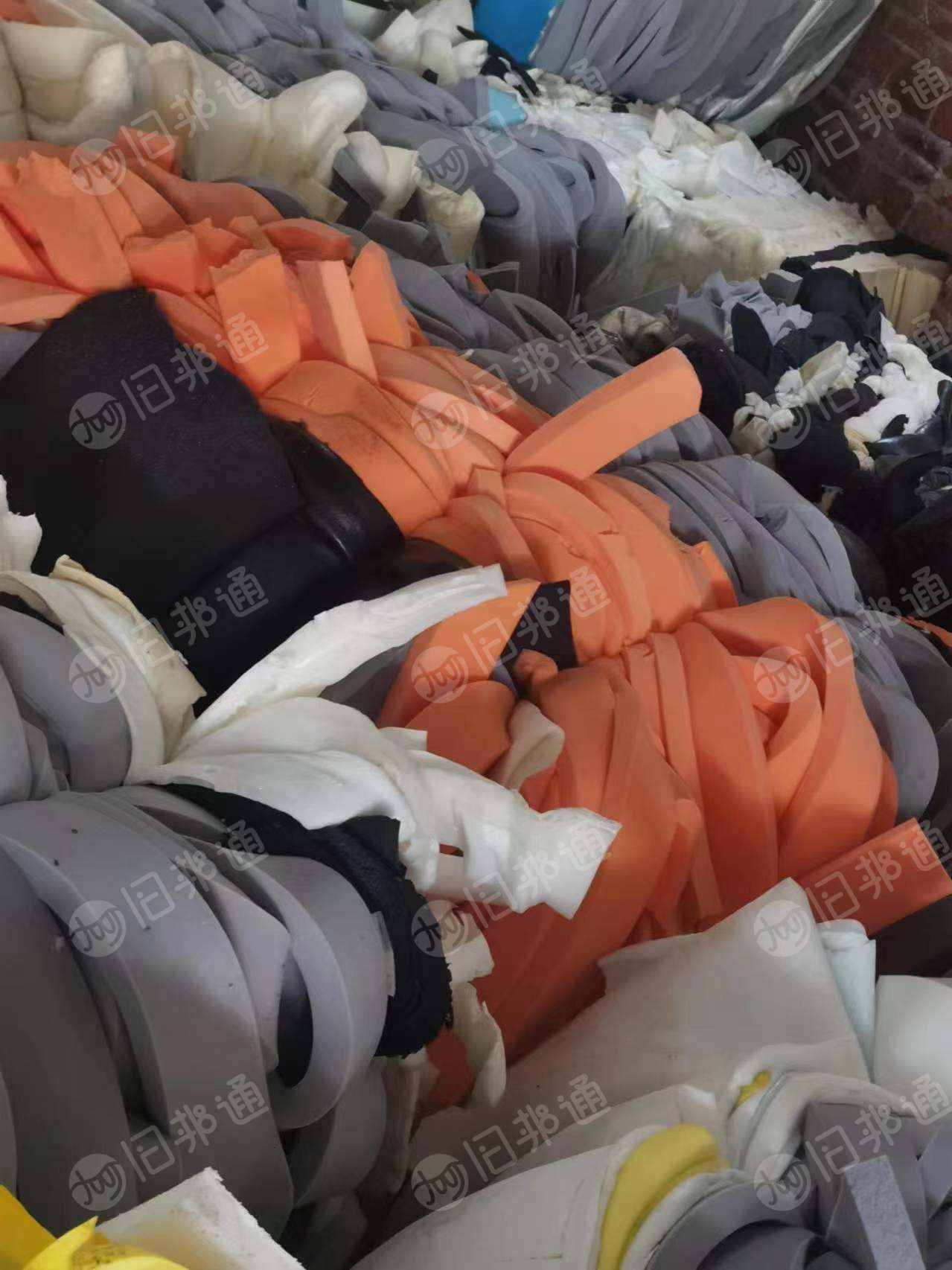 出售海绵厂下来的海绵边角料,一月九米六的车二到三车左右,货在广州花都