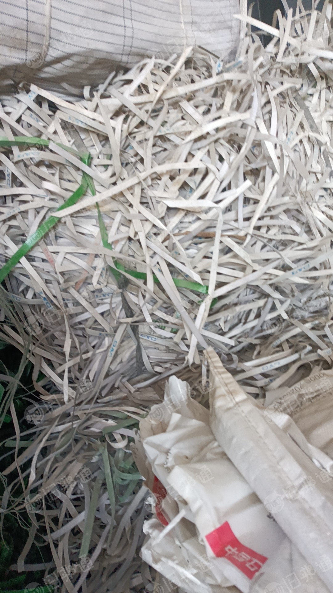 出售纯白色打包带毛料,无字,现货几吨