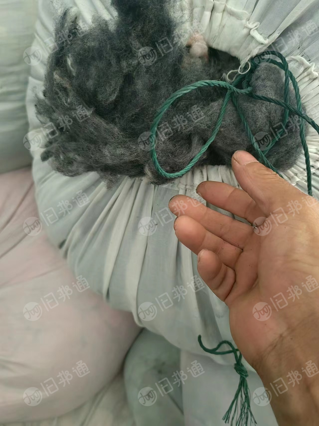 出售混合绒,羊绒约占30%,其他绒占70%,现货有几十吨,货在河北清河