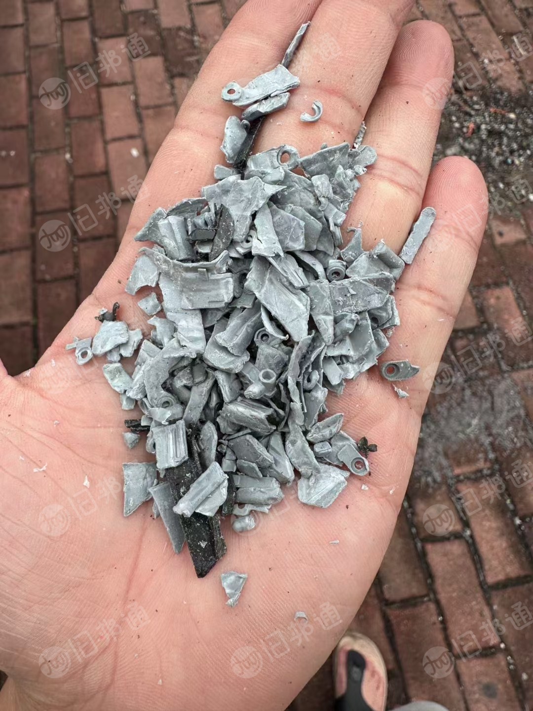 手机厂杂料破碎料,现货三十吨,材质有pc pa 防火合金 abs 加纤pc,出售