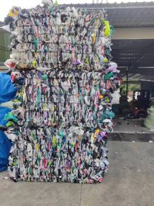 pe快递袋料，带标的啥都有，现货1挂车，月供100吨，长期出售