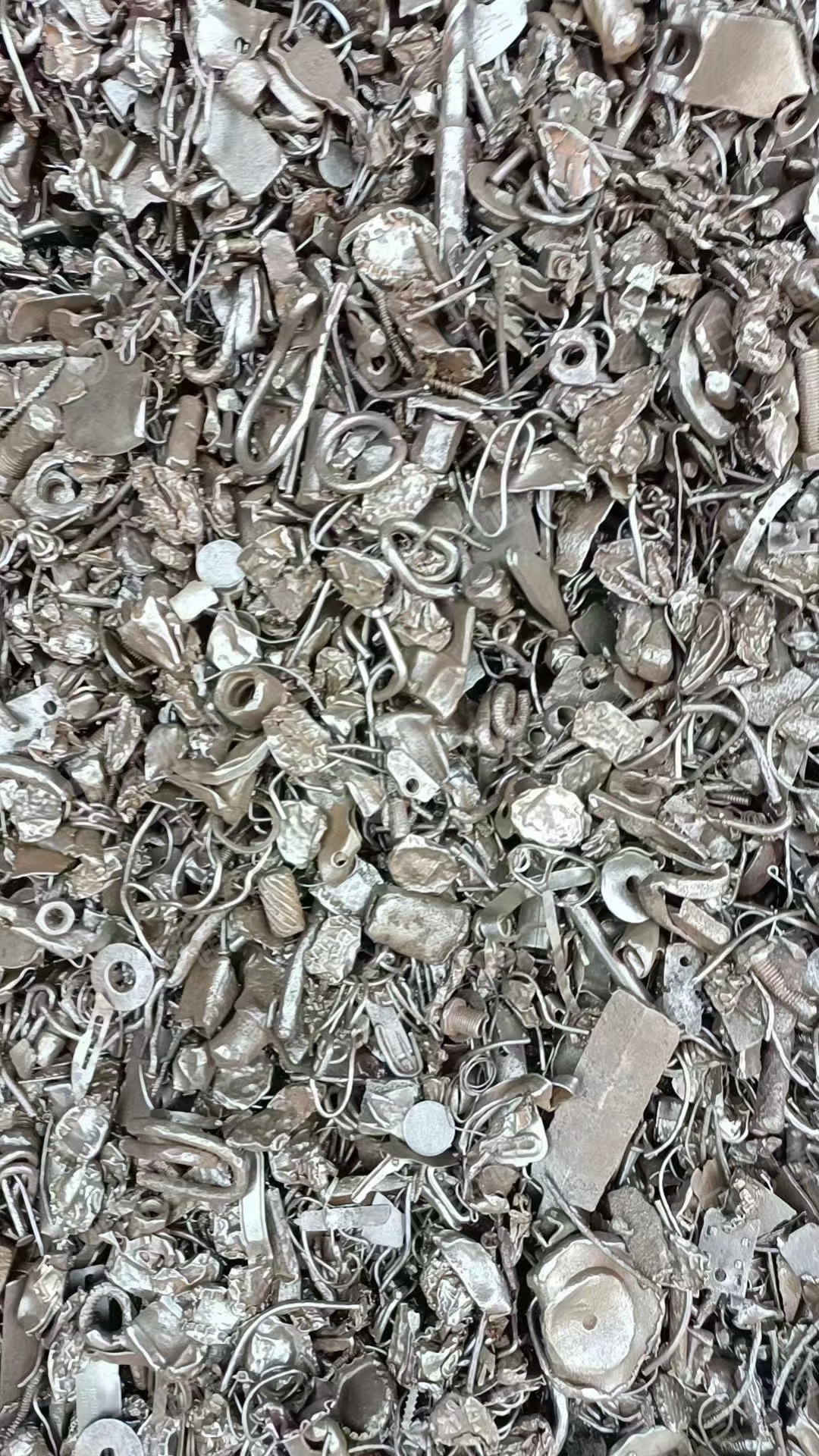 长期出售干磨火烧铁破碎料,每天生产