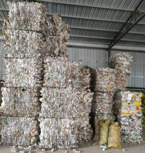 大小白压块，现货9.6米一车，长期出售