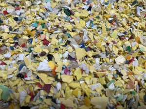 常年大量出售精品花乙破碎料，白乙破碎料。月供几百吨 