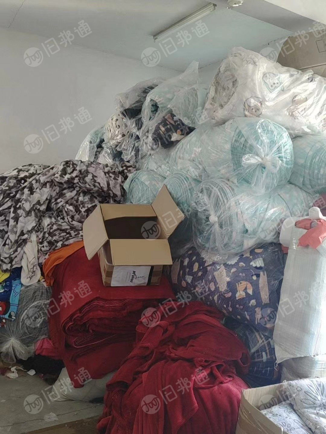 售法兰绒库存布。门幅1.85,克重280,双面绒,现货四五吨左右,货在浙江