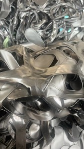 出售一批橡胶边角料，现货15吨