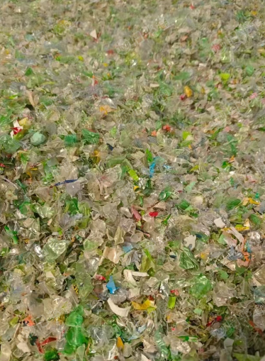 水漂料,瓶盖破碎料和聚酯片,有一挂车,现货出售