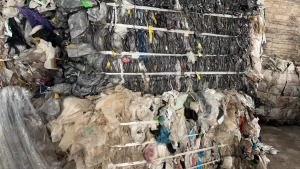 出售高压膜，低压膜，PE花膜，杂膜，干造的现货100吨