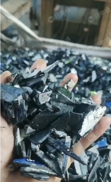 常年出售保险公司下来的PP保险杠破碎料和汽车内饰破碎料,月供100多吨