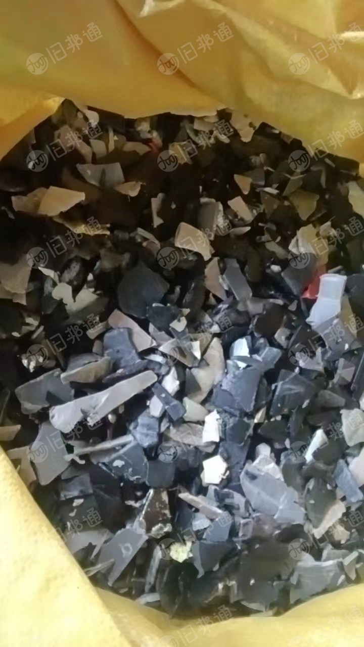 常年出售保险公司下来的PP保险杠破碎料和汽车内饰破碎料,月供100多吨