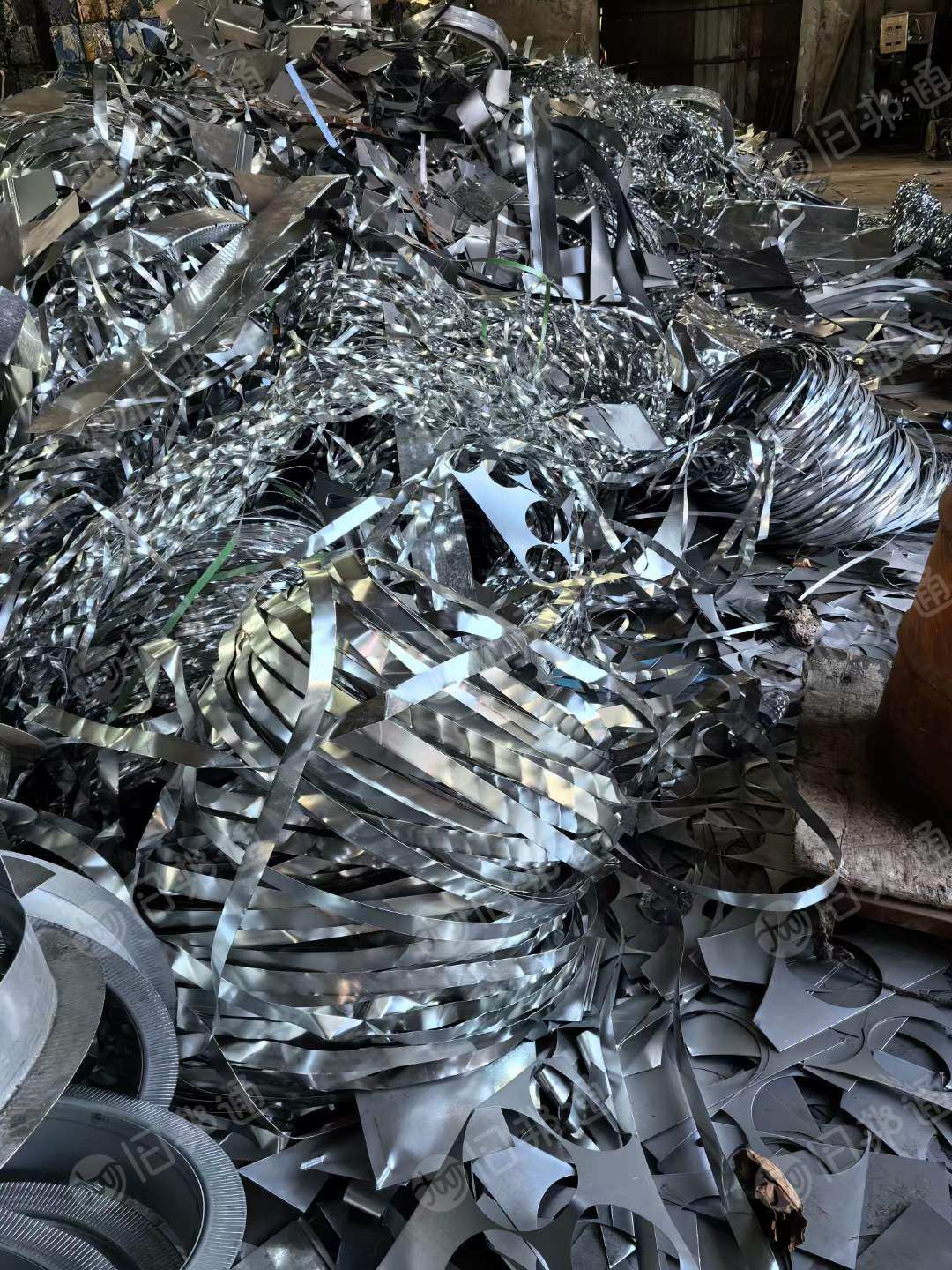 大量收购0.5-2个厚的镀锌压块料,冷轧料,矽钢片,各种边丝压块料