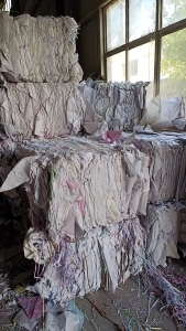 出售无碳纸废纸边，40克无碳原纸，扒皮纸