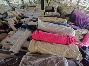 出售库存布料，单面绒，双面绒，摇粒绒，未分开，统货15吨