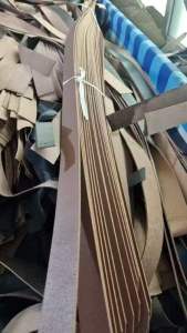 长期收购各种库存材料，皮革，里布，五金，拉链，布匹，织带，纱线等厂家一切库存材料。