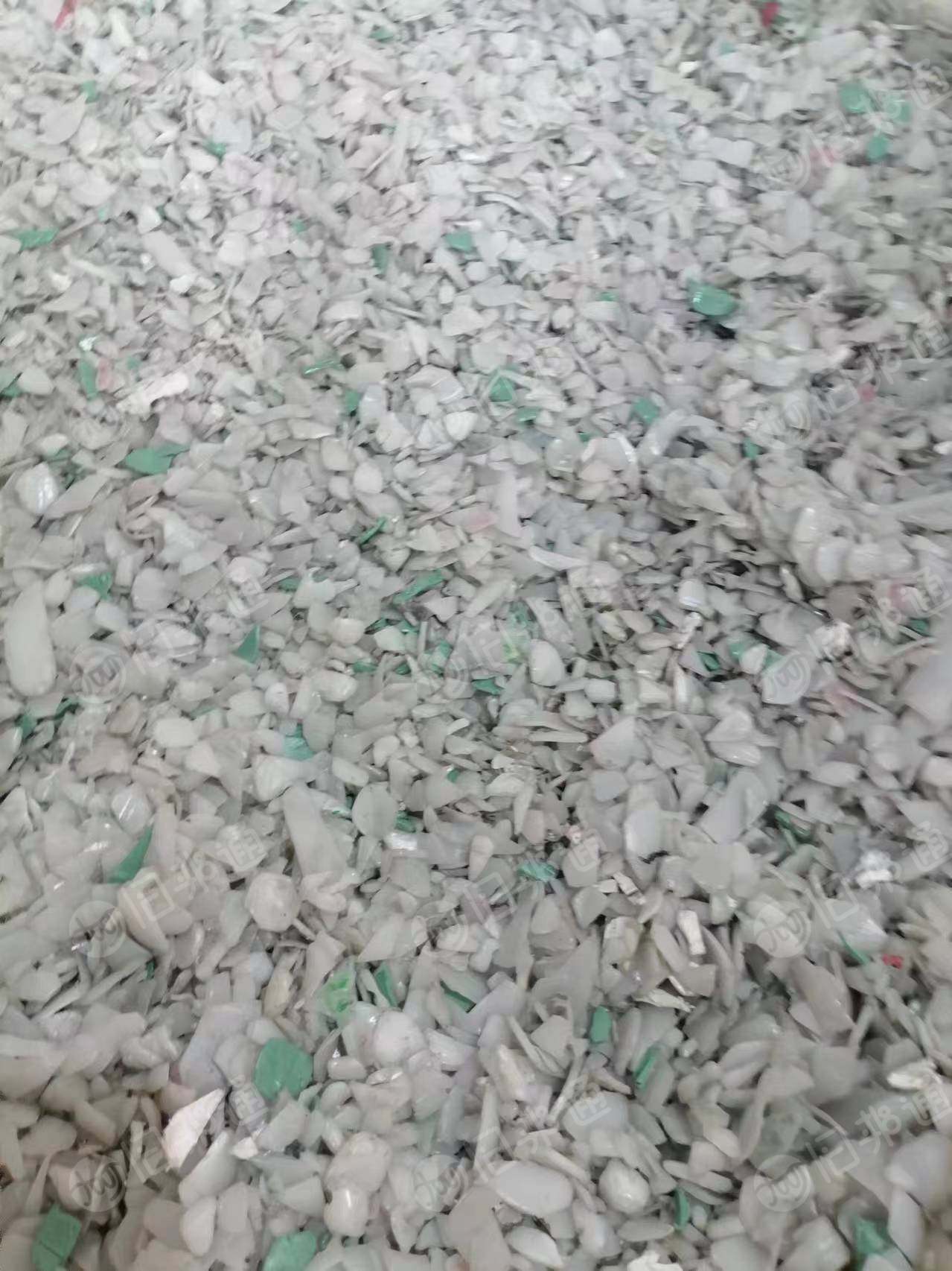 出售机油桶,大小白,蓝桶破碎料,月供几百吨