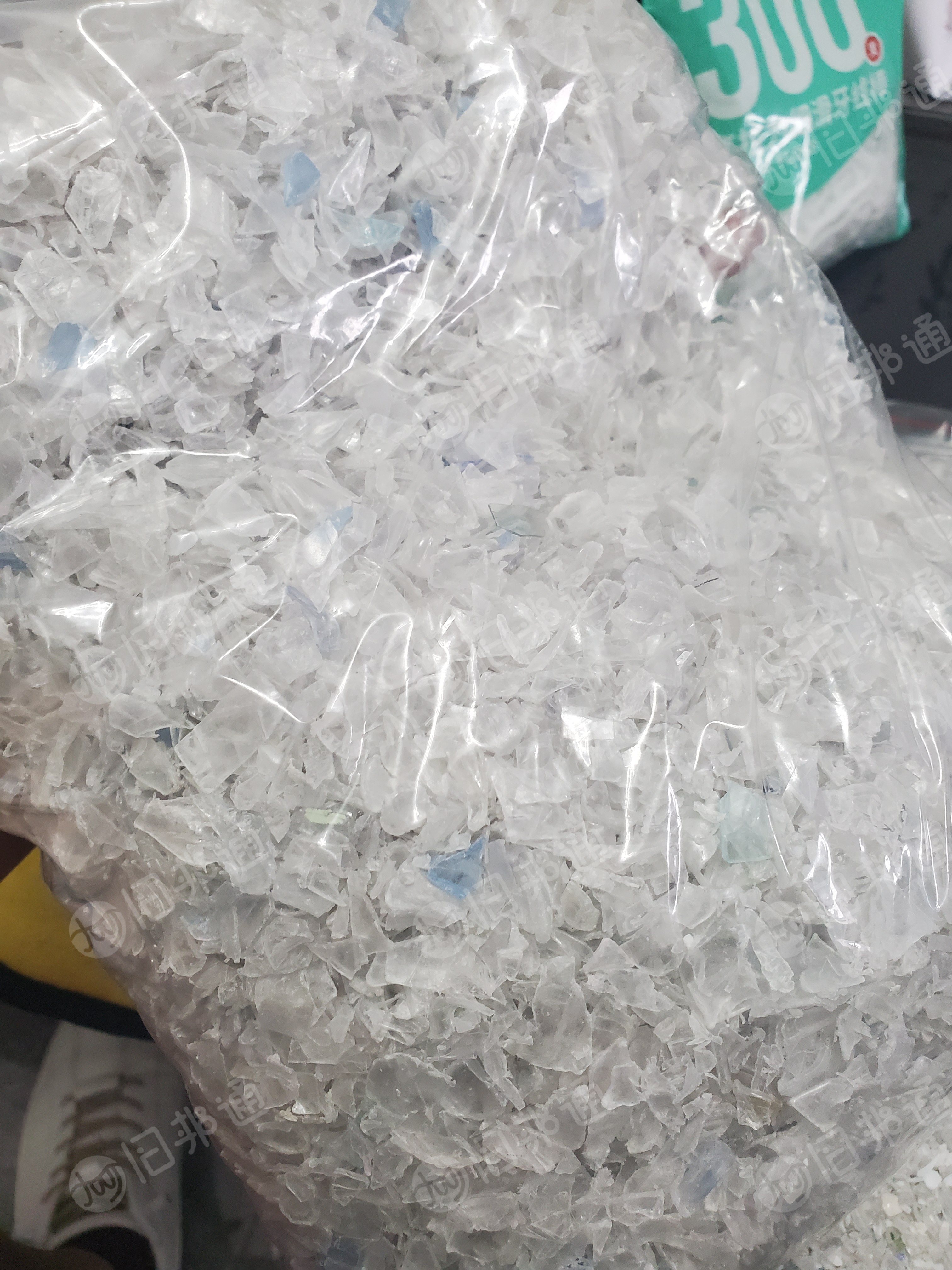 出售PET水瓶破碎料,化妆瓶破碎料,瓶片
