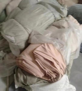 出售纯涤纶库存布料，现货还有7吨左右，在江苏盐城