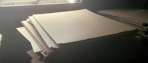 长期出售硬黄板纸板，一个月四十吨，二手托盘