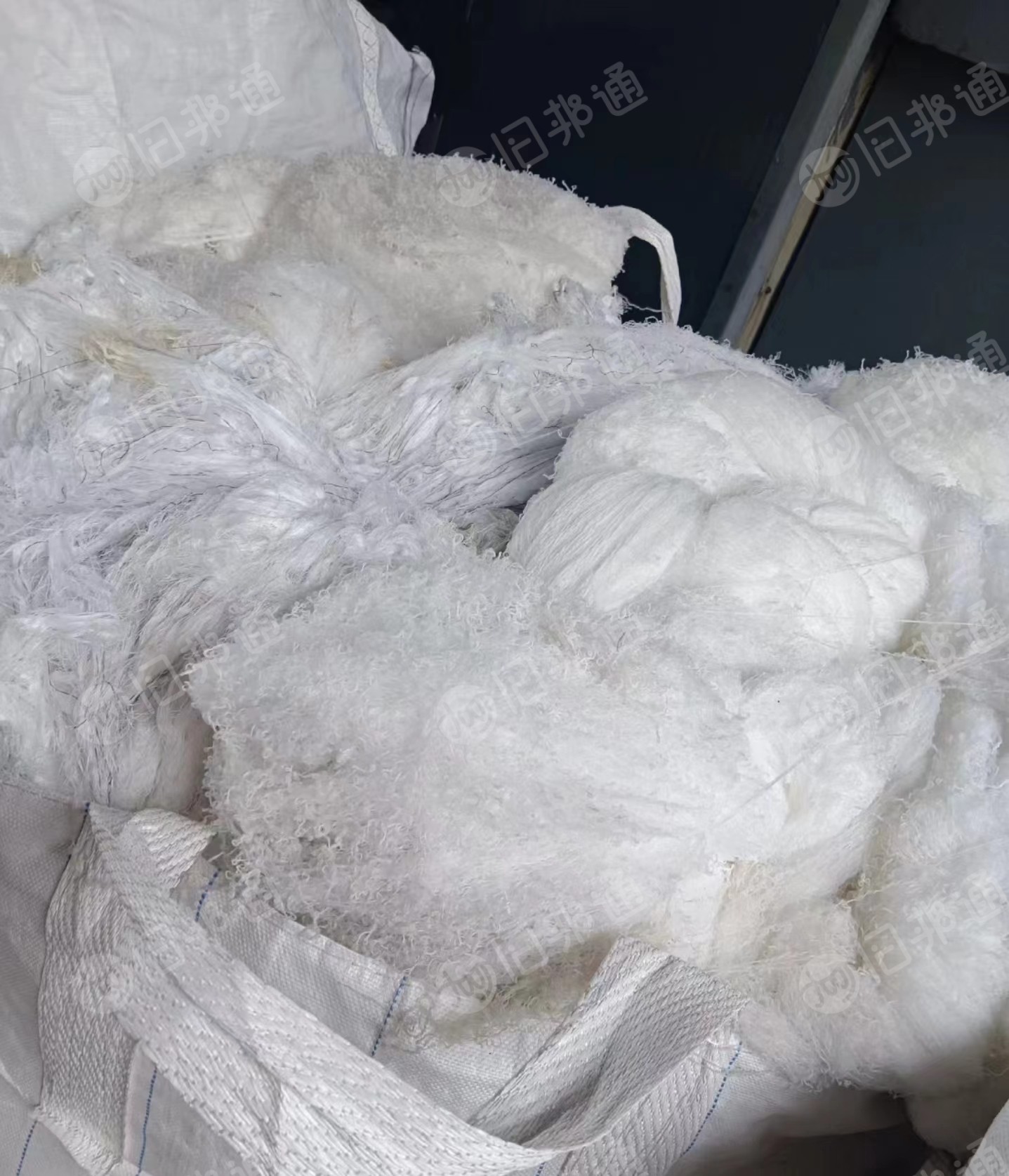 长期出售涤纶废丝,白色黑色分开,有干丝,有水丝(含水20%左右),货在浙江嘉兴
