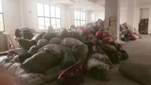 长期出售旧衣服统货，多数从倒闭店铺收回来，新旧都有，现货有10吨左右，在福建福州