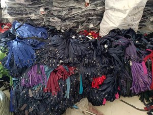 出售大量尾货库存拉链，有5号尼龙和树脂拉链，货在江西九江