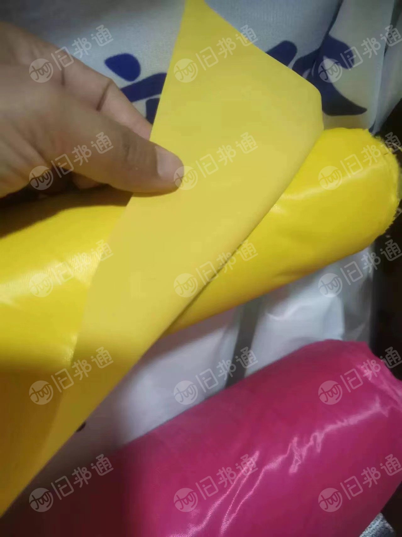出售库存防水布,pvc材质,门幅1.55克重200,一个头的,没有拼卷,现货还有几十吨,在浙江绍兴