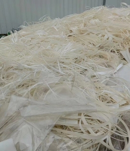 长期出售绝缘材料厂下来的纯白PET边角料，现货有5吨左右，货在河南新乡