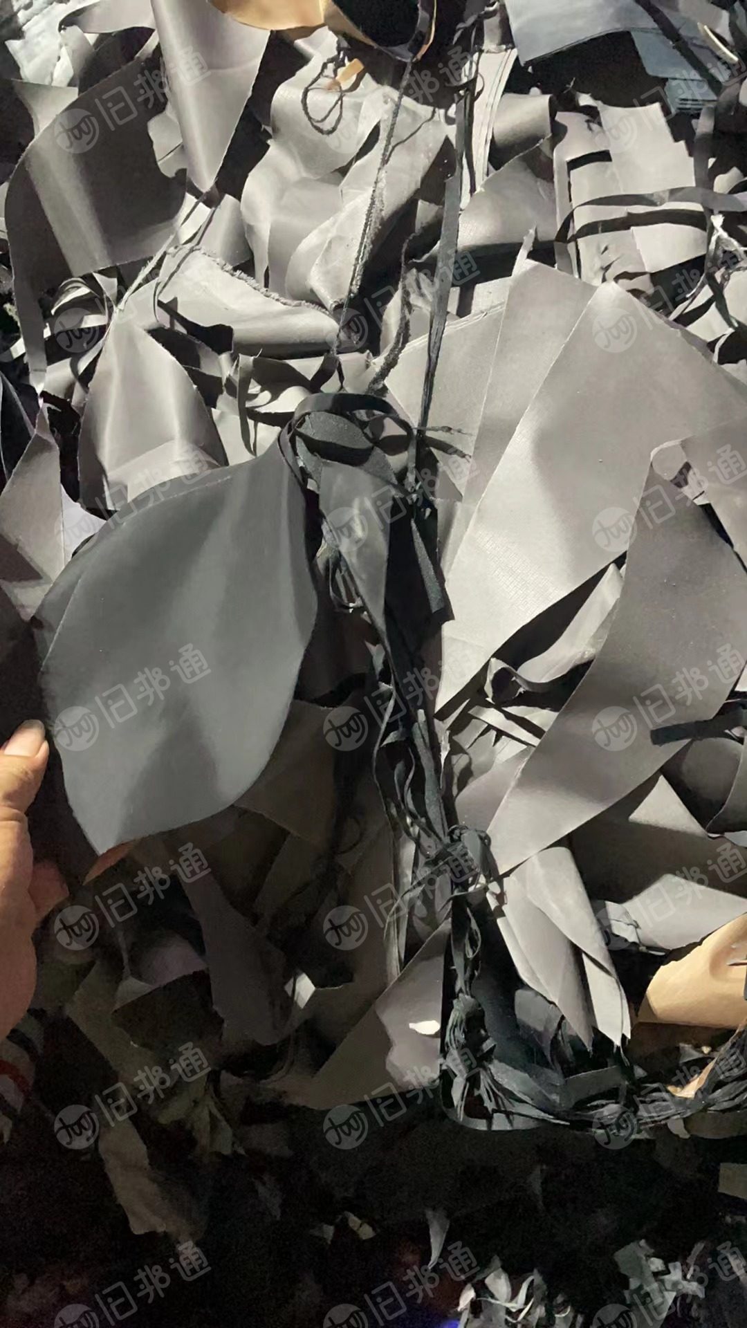 出售软质pvc边角料(箱包皮、里布、风衣布)