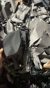 出售箱包边角料pvc皮料、里布、高热值工业废料