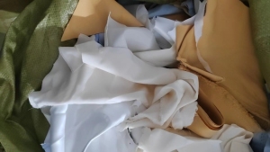 出售13米一车的汽车内饰，涤纶轻浆，货在河北石家庄