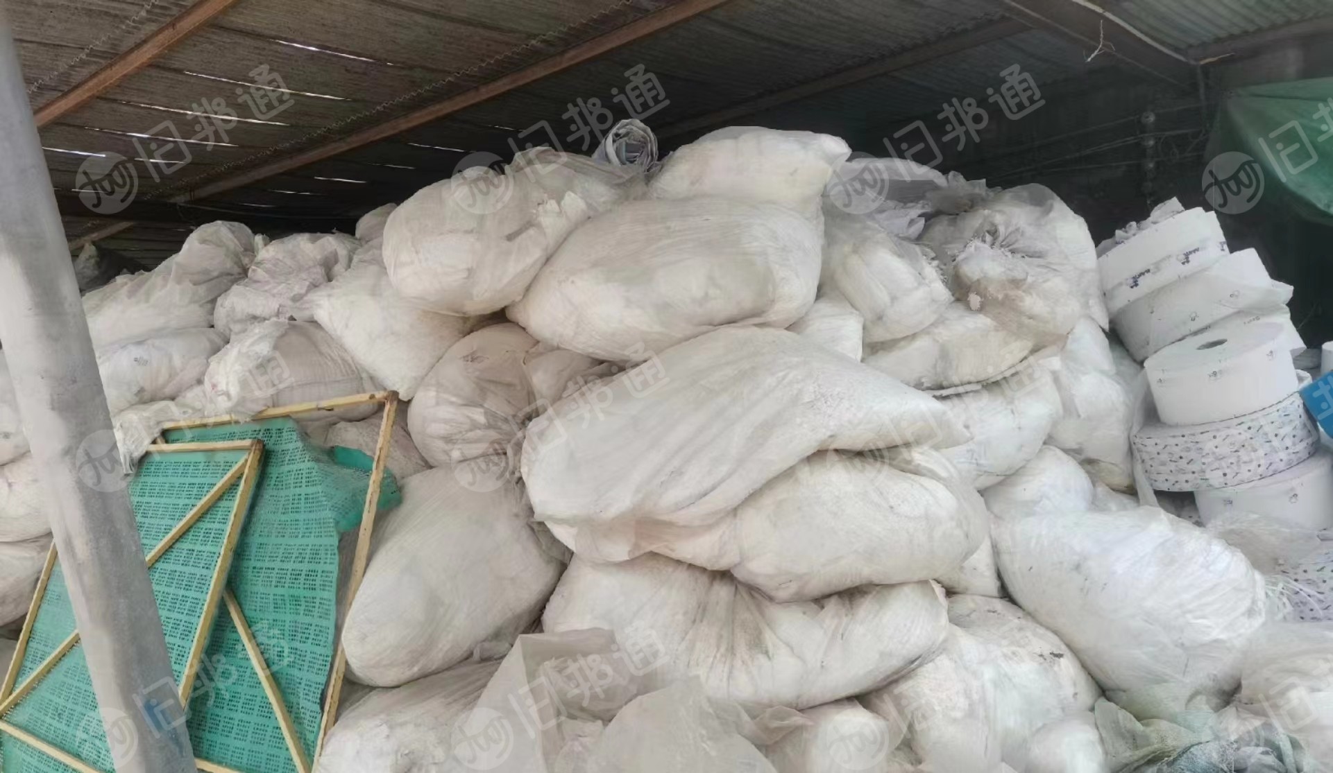 出售废口罩,有无杂质不带热风棉和带热风棉的,现货有十几吨
