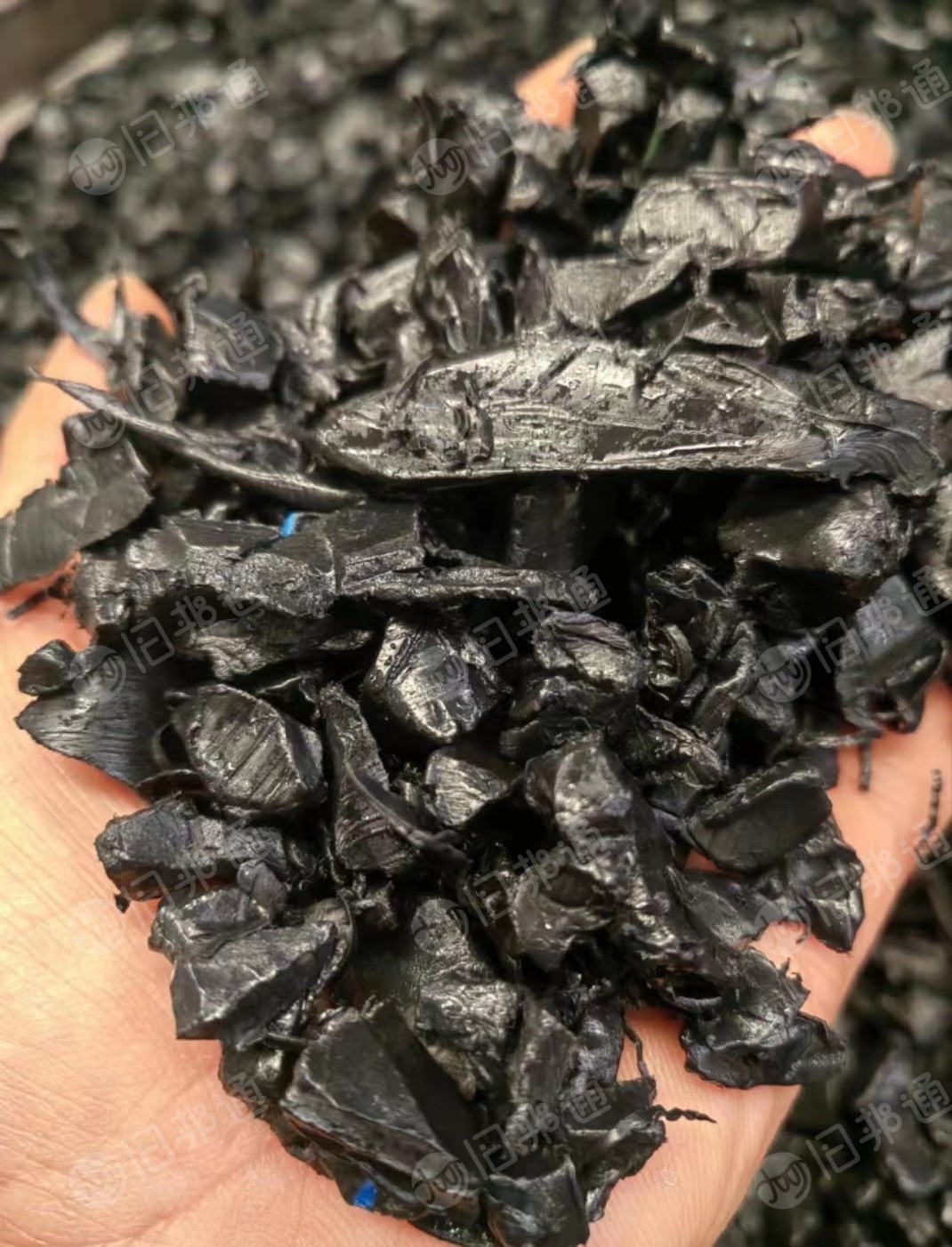 出售PE管道破碎料,蓝线管破碎料