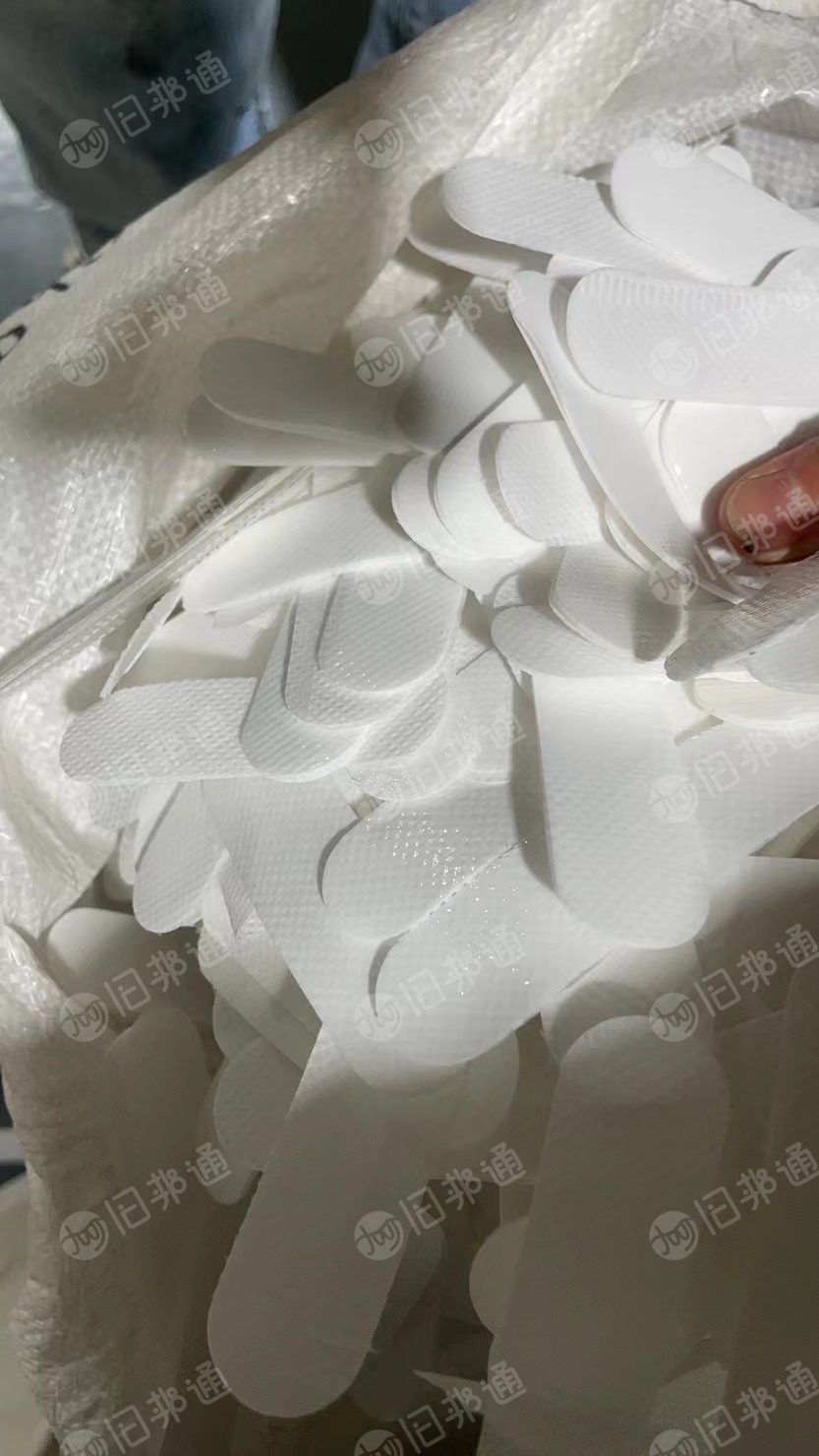出售无纺布,无纺布边角料,轻微复合胶,浅色,现货几吨,长期有