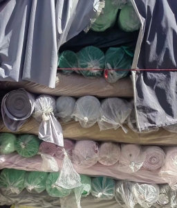 出售库存布，春亚纺，化纤布，涤纶材质，现货还有20000米，货在江苏苏州 