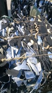 出售EVA汽车内饰边角料，现货十吨，月供20吨