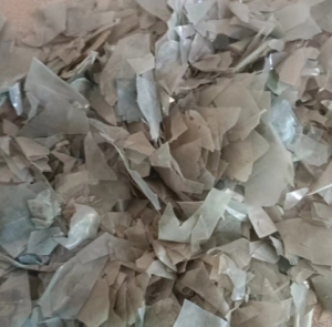 长期出售pvc大棚膜破碎料，月供100吨