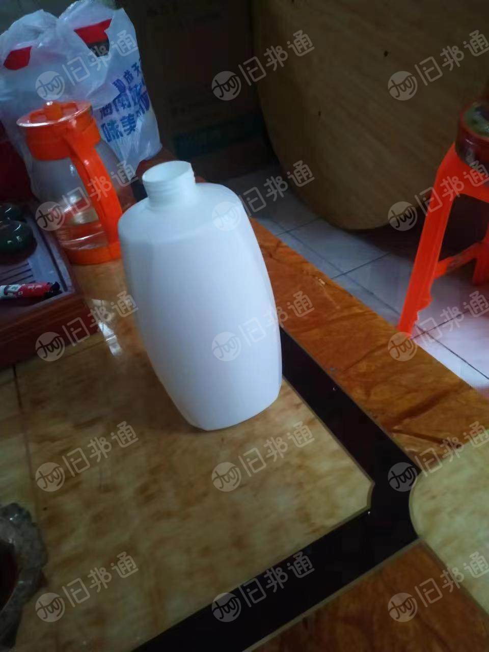 出售五色瓶,化妆瓶,pe瓶,pet瓶,长期有货