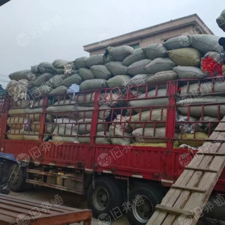 长期大量出售各种拉丝料,涤纶废布料,三色,中色,浅色等