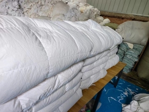 出售羽绒被，现货还有几十条，货在河南三门峡