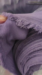 售纳米条库存布，门幅185CM,克重240克，货在浙江绍兴