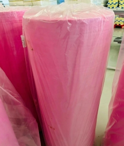 出售粉红色淋膜无纺布，规格1.2m*1200m*40g，现货17卷，货在广东惠州