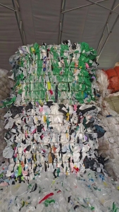 长期出售高压膜废料，缠绕膜废料，PE快递废料