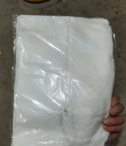 出售库存无纺布防护服，连体白色，有几百件，货在江苏苏州