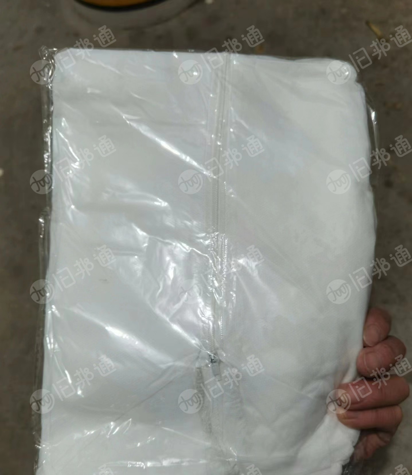 出售库存无纺布防护服,连体白色,有几百件,货在江苏苏州