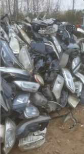 出售废旧汽车大灯