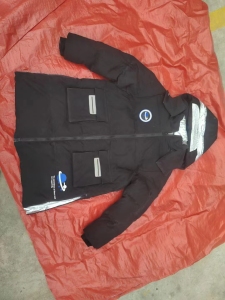 出售羽绒服，库存羽绒服，二手羽绒服，现货一千多件