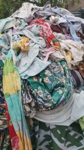 出售杂碎布，有纯棉，涤棉的等等，每月有两吨左右，货在山东东营