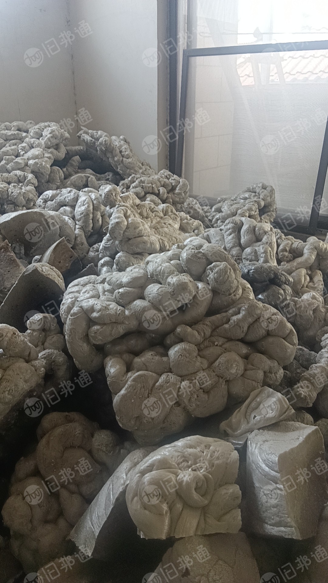 长期出售热熔块,冷压块,现货10来吨