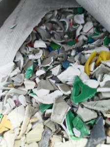 出售PPR管破碎料，水粉甩干的，现货20吨