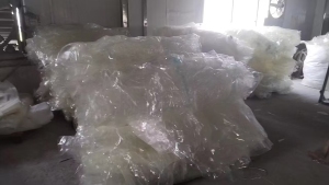 出售TPU车衣膜毛料,现货十多吨,有胶和无胶分开的,透明料子